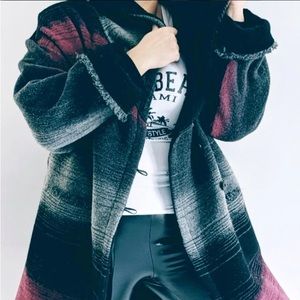 🍒Vintage Wool Designer Coat!  Made by Doris Furriers in Ste. Hyacinthe Quebec